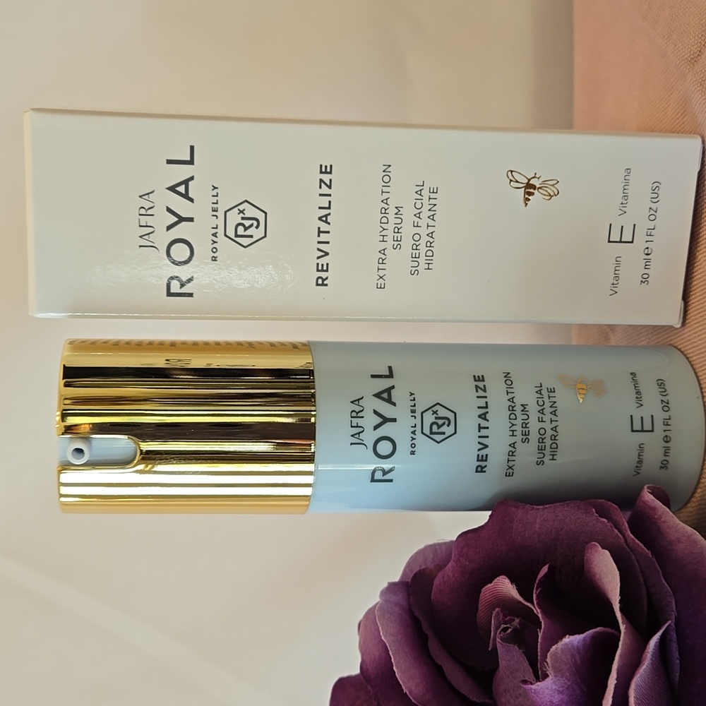 JAFRA Royal Revitalize Extra Hydration Serum • Vitamin E • NWT